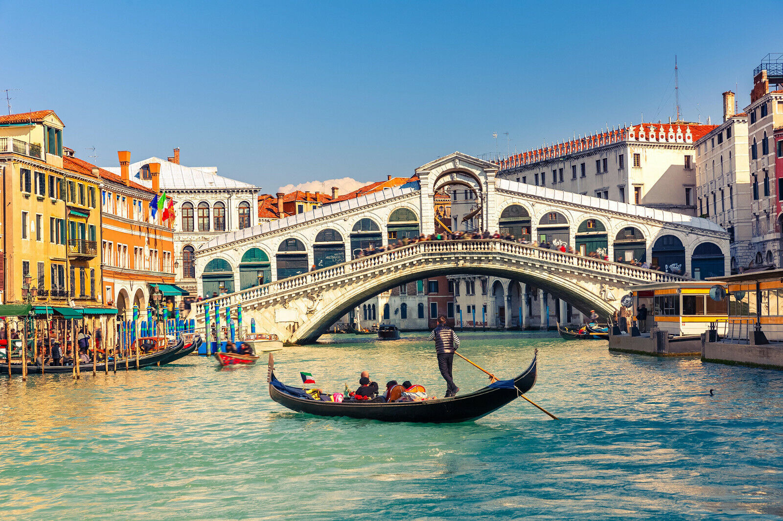 Rialto Bridge In Venice CANVAS WALL ART Picture Print - Coloured